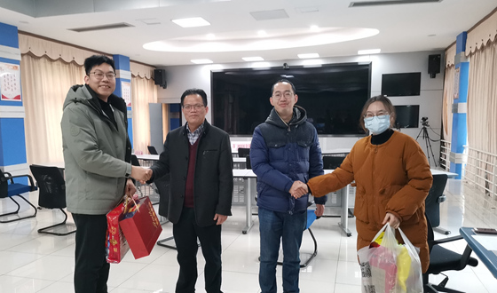 百色：局领导大年初一看望慰问值班值守干部职工