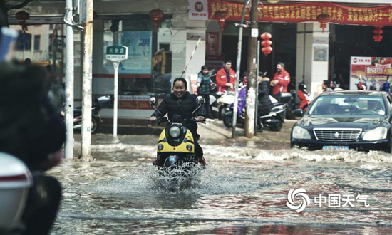 首场大范围暴雨现冬季 首场大范围暴雨现冬季